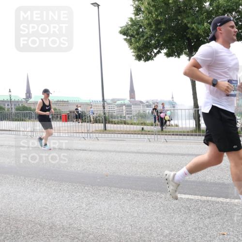 29.06.2025 - hella hamburg halbmarathon Lena Gebhardt http://msf.ph/oto/8382152 29.06.2025 10:49:33 Lombardsbrücke 698, 1525, 38, 1040, 1041, 1525, 1625, 1805, 1888, 2067, 2395, 2466, 2527, 2541, 2668, 2713, 2862, 2927, 2997, 3070, 3086, 3183, 3232, 3383, 3943, 4403, 4525, 4527, 4589, 4769, 4809, 5076, 5106, 5118, 5463, 5552, 5694, 6191, 6694, 6979, 6989, 7301, 7305, 7339, 7366, 7650, 7679, 7931, 7936, 8065, 8549, 9162, 9245, 9261, 10033, 10038, 10130, 10333, 10403, 10479, 10704, 10782, 10785, 11031, 11192, 11558, 11631, 12124, 12388, 13764, 14692 meine-sportfotos.de
