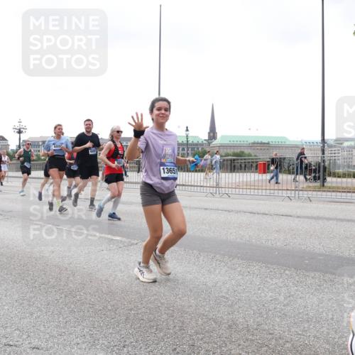 29.06.2025 - hella hamburg halbmarathon Lena Gebhardt http://msf.ph/oto/8382185 29.06.2025 10:40:20 Lombardsbrücke 653, 6890, 6097, 13651, 1018, 1037, 1058, 1076, 1291, 1586, 1691, 1899, 2019, 2109, 2254, 2515, 2572, 2762, 2763, 2866, 2888, 3237, 3293, 3295, 3515, 3607, 3808, 3810, 3882, 3883, 3884, 4173, 4271, 4411, 4471, 4756, 4906, 5059, 5113, 5229, 5263, 5351, 5352, 5654, 5702, 5877, 5901, 5975, 6076, 6097, 6229, 6278, 6280, 6363, 6463, 6548, 6673, 6698, 6750, 6866, 6876, 6890, 6920, 7045, 7108, 7174, 7455, 7456, 7675, 7850, 8107, 8307, 8378, 8391 meine-sportfotos.de