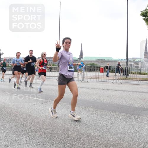 29.06.2025 - hella hamburg halbmarathon Lena Gebhardt http://msf.ph/oto/8382240 29.06.2025 10:40:20 Lombardsbrücke 6673, 6890, 13651, 1018, 1037, 1058, 1076, 1291, 1586, 1691, 1899, 2019, 2109, 2254, 2515, 2572, 2762, 2763, 2866, 2888, 3237, 3293, 3295, 3515, 3607, 3808, 3810, 3882, 3883, 3884, 4173, 4271, 4411, 4471, 4756, 4906, 5059, 5113, 5229, 5263, 5351, 5352, 5654, 5702, 5877, 5901, 5975, 6076, 6097, 6229, 6278, 6280, 6363, 6463, 6548, 6673, 6698, 6750, 6866, 6876, 6890, 6920, 7045, 7108, 7174, 7455, 7456, 7675, 7850, 8107, 8307, 8378, 8391 meine-sportfotos.de