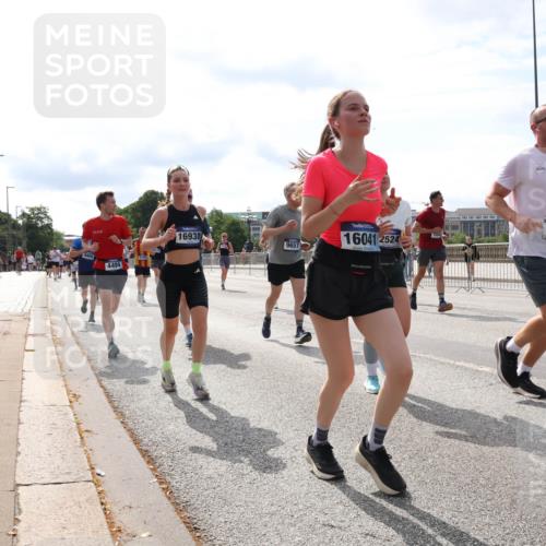 29.06.2025 - hella hamburg halbmarathon Lena Gebhardt http://msf.ph/oto/8382287 29.06.2025 10:15:36 Lombardsbrücke 4494, 16938, 9657, 160412524, 341, 1440, 1524, 2110, 2281, 2720, 2989, 3167, 3417, 3513, 3650, 4007, 4466, 4492, 4494, 5069, 5271, 5739, 5986, 6317, 6376, 6576, 7452, 7809, 7810, 7941, 7942, 8237, 8256, 9192, 9307, 9423, 9657, 9847, 9997, 10108, 10608, 10775, 10858, 12457, 12469, 12521, 13179, 13197, 13453, 13500, 13818, 13951, 14413, 14423, 14550, 14552, 15150, 15307, 15740 meine-sportfotos.de