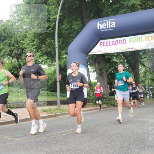 29.06.2025 - hella hamburg halbmarathon KatJ http://msf.ph/oto/8382329 29.06.2025 10:25:23 Zwischen KM18-KM19 1385, 2399, 6915, 7152, 7154 meine-sportfotos.de