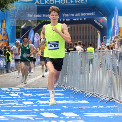 29.06.2025 - hella hamburg halbmarathon Strokosch-Dieckow http://msf.ph/oto/8382331 29.06.2025 10:24:00 Ziel 9269, 10234, 11194, 13440, 14753, 17614, 19041 meine-sportfotos.de
