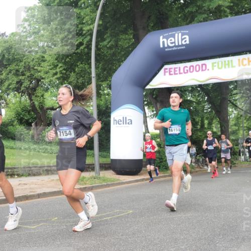29.06.2025 - hella hamburg halbmarathon KatJ http://msf.ph/oto/8382378 29.06.2025 10:25:23 Zwischen KM18-KM19 1385, 2399, 6915, 7152, 7154 meine-sportfotos.de