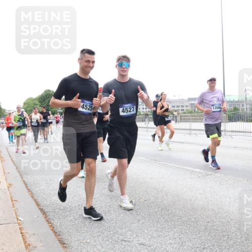 29.06.2025 - hella hamburg halbmarathon Lena Gebhardt http://msf.ph/oto/8382390 29.06.2025 10:49:35 Lombardsbrücke 2301, 4525, 4527, 260, 12669, 6191, 1040, 1041, 1525, 1625, 1805, 1888, 2067, 2212, 2395, 2466, 2527, 2541, 2668, 2713, 2862, 2927, 2997, 3070, 3183, 3232, 3383, 3943, 4403, 4525, 4527, 4589, 4769, 4809, 5076, 5106, 5118, 5463, 5552, 5694, 6191, 6694, 6979, 6989, 7301, 7305, 7339, 7366, 7650, 7679, 7931, 7936, 8065, 8549, 9162, 9245, 9261, 10033, 10038, 10130, 10333, 10403, 10479, 10704, 10782, 10785, 11031, 11192, 11558, 11631, 12124, 12388, 13764, 14545, 14692 meine-sportfotos.de