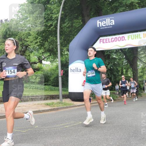 29.06.2025 - hella hamburg halbmarathon KatJ http://msf.ph/oto/8382424 29.06.2025 10:25:24 Zwischen KM18-KM19 1385, 2399, 3959, 6915, 7152, 7154 meine-sportfotos.de