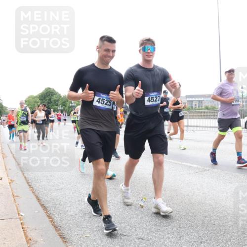 29.06.2025 - hella hamburg halbmarathon Lena Gebhardt http://msf.ph/oto/8382451 29.06.2025 10:49:35 Lombardsbrücke 15064, 2301, 4525, 4527, 1163, 6191, 1040, 1041, 1525, 1625, 1805, 1888, 2067, 2212, 2395, 2466, 2527, 2541, 2668, 2713, 2862, 2927, 2997, 3070, 3183, 3232, 3383, 3943, 4403, 4525, 4527, 4589, 4769, 4809, 5076, 5106, 5118, 5463, 5552, 5694, 6191, 6694, 6979, 6989, 7301, 7305, 7339, 7366, 7650, 7679, 7931, 7936, 8065, 8549, 9162, 9245, 9261, 10033, 10038, 10130, 10333, 10403, 10479, 10704, 10782, 10785, 11031, 11192, 11558, 11631, 12124, 12388, 13764, 14545, 14692 meine-sportfotos.de