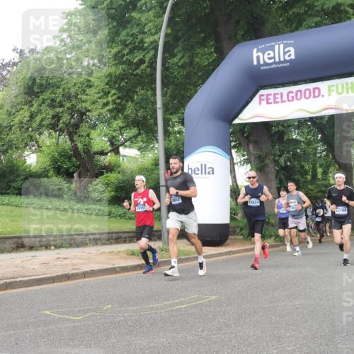 29.06.2025 - hella hamburg halbmarathon KatJ http://msf.ph/oto/8382474 29.06.2025 10:25:25 Zwischen KM18-KM19 1385, 2399, 3959, 6915, 7152, 7154 meine-sportfotos.de