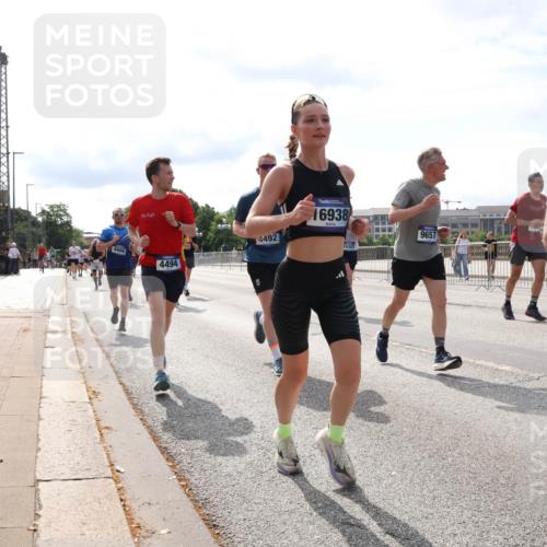29.06.2025 - hella hamburg halbmarathon Lena Gebhardt http://msf.ph/oto/8382519 29.06.2025 10:15:37 Lombardsbrücke 15307, 9657, 524, 4466, 4494, 4492, 16938, 1440, 1524, 2110, 2281, 2720, 2989, 3167, 3417, 3513, 3650, 4007, 4466, 4492, 4494, 5069, 5271, 5739, 5986, 6317, 6376, 6576, 7452, 7809, 7810, 7941, 7942, 8256, 8746, 9192, 9307, 9423, 9657, 9675, 9847, 9997, 10108, 10608, 10775, 10858, 11774, 11783, 12457, 12469, 12521, 13179, 13197, 13453, 13500, 13818, 13951, 14413, 14423, 14550, 14552, 15150, 15307, 15740 meine-sportfotos.de
