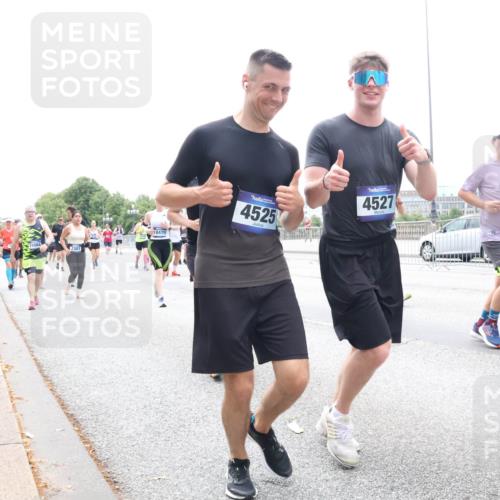 29.06.2025 - hella hamburg halbmarathon Lena Gebhardt http://msf.ph/oto/8382530 29.06.2025 10:49:35 Lombardsbrücke 7301, 18470, 4525, 4527, 1266, 1040, 1041, 1525, 1625, 1805, 1888, 2067, 2212, 2395, 2466, 2527, 2541, 2668, 2713, 2862, 2927, 2997, 3070, 3183, 3232, 3383, 3943, 4403, 4525, 4527, 4589, 4769, 4809, 5076, 5106, 5118, 5463, 5552, 5694, 6191, 6694, 6979, 6989, 7301, 7305, 7339, 7366, 7650, 7679, 7931, 7936, 8065, 8549, 9162, 9245, 9261, 10033, 10038, 10130, 10333, 10403, 10479, 10704, 10782, 10785, 11031, 11192, 11558, 11631, 12124, 12388, 13764, 14545, 14692 meine-sportfotos.de