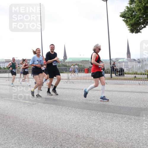 29.06.2025 - hella hamburg halbmarathon Lena Gebhardt http://msf.ph/oto/8382542 29.06.2025 10:40:21 Lombardsbrücke 1165, 12484, 6890, 6097, 1018, 1037, 1058, 1076, 1291, 1586, 1691, 1899, 2019, 2109, 2254, 2515, 2572, 2762, 2763, 2866, 2888, 3237, 3293, 3295, 3515, 3607, 3808, 3810, 3882, 3883, 3884, 4173, 4271, 4411, 4471, 4756, 4906, 5059, 5113, 5229, 5263, 5351, 5352, 5654, 5702, 5877, 5901, 5975, 6076, 6097, 6229, 6278, 6280, 6363, 6463, 6548, 6673, 6698, 6750, 6866, 6876, 6890, 6920, 7045, 7108, 7174, 7455, 7456, 7675, 7850, 7956, 8307, 8378, 8391 meine-sportfotos.de