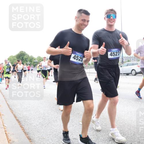 29.06.2025 - hella hamburg halbmarathon Lena Gebhardt http://msf.ph/oto/8382552 29.06.2025 10:49:35 Lombardsbrücke 15064, 7301, 8470, 4525, 4527, 1266, 1040, 1041, 1525, 1625, 1805, 1888, 2067, 2212, 2395, 2466, 2527, 2541, 2668, 2713, 2862, 2927, 2997, 3070, 3183, 3232, 3383, 3943, 4403, 4525, 4527, 4589, 4769, 4809, 5076, 5106, 5118, 5463, 5552, 5694, 6191, 6694, 6979, 6989, 7301, 7305, 7339, 7366, 7650, 7679, 7931, 7936, 8065, 8549, 9162, 9245, 9261, 10033, 10038, 10130, 10333, 10403, 10479, 10704, 10782, 10785, 11031, 11192, 11558, 11631, 12124, 12388, 13764, 14545, 14692 meine-sportfotos.de