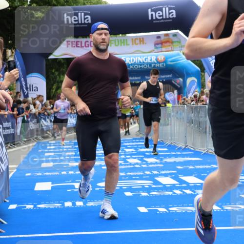 29.06.2025 - hella hamburg halbmarathon Strokosch-Dieckow http://msf.ph/oto/8382611 29.06.2025 10:46:49 Ziel 1139, 3976, 4091, 6630, 11858, 13940, 14385, 14541, 15900, 17172, 17353, 17492, 17669, 17743, 17892, 19105, 19128 meine-sportfotos.de