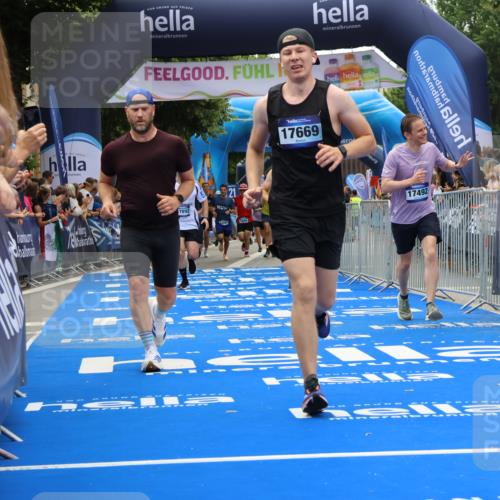 29.06.2025 - hella hamburg halbmarathon Strokosch-Dieckow http://msf.ph/oto/8382657 29.06.2025 10:46:48 Ziel 3976, 4091, 6630, 11858, 13940, 14385, 14541, 15900, 16175, 17172, 17353, 17492, 17669, 17743, 17865, 17892, 19105, 19128 meine-sportfotos.de