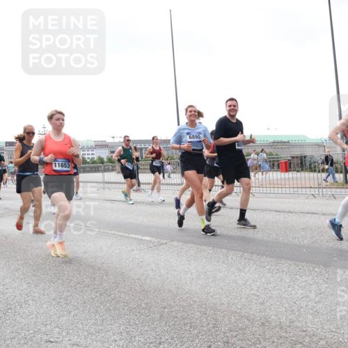 29.06.2025 - hella hamburg halbmarathon Lena Gebhardt http://msf.ph/oto/8382659 29.06.2025 10:40:22 Lombardsbrücke 4756, 12360, 11653, 6890, 360, 1018, 1037, 1058, 1076, 1291, 1586, 1691, 1899, 2019, 2042, 2109, 2254, 2515, 2572, 2762, 2763, 2866, 2888, 3237, 3293, 3295, 3515, 3607, 3808, 3810, 3882, 3883, 3884, 4173, 4271, 4411, 4471, 4756, 4906, 5059, 5113, 5229, 5263, 5351, 5352, 5654, 5702, 5877, 5901, 5975, 6076, 6097, 6229, 6278, 6280, 6363, 6463, 6548, 6673, 6698, 6750, 6866, 6876, 6890, 6920, 7045, 7108, 7174, 7455, 7456, 7675, 7850, 7956, 8307, 8378, 8391 meine-sportfotos.de