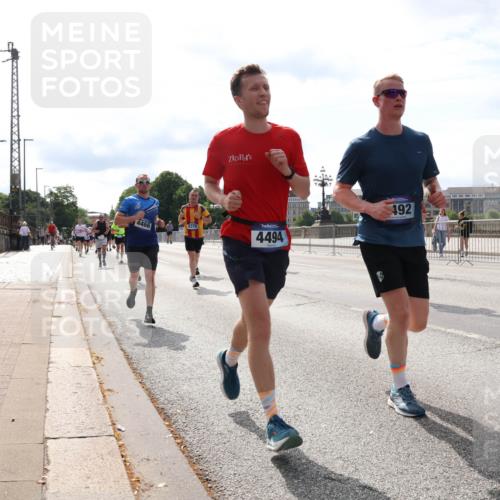 29.06.2025 - hella hamburg halbmarathon Lena Gebhardt http://msf.ph/oto/8382686 29.06.2025 10:15:38 Lombardsbrücke 4466, 6376, 4494, 192, 1440, 1524, 2110, 2720, 2989, 3167, 3417, 3650, 4007, 4466, 4492, 4494, 5069, 5271, 5739, 5986, 6317, 6376, 6576, 7452, 7809, 7810, 7941, 7942, 8256, 8746, 8885, 9192, 9307, 9423, 9657, 9675, 9847, 9997, 10108, 10608, 10775, 10858, 11774, 11783, 12427, 12457, 12469, 12521, 13179, 13197, 13453, 13500, 13818, 13951, 14413, 14423, 14550, 14552, 15150, 15307, 15740 meine-sportfotos.de