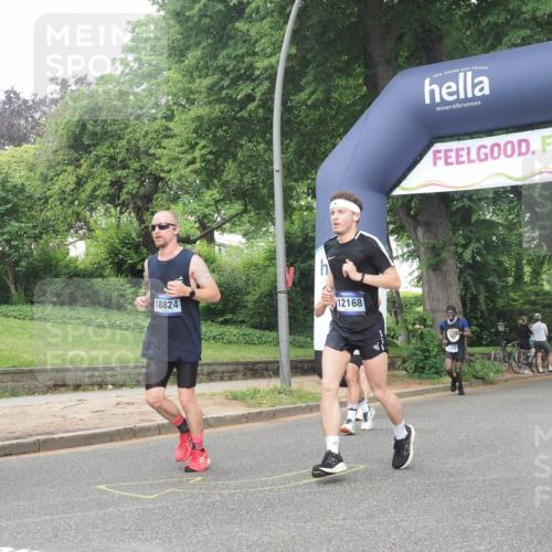 29.06.2025 - hella hamburg halbmarathon KatJ http://msf.ph/oto/8382689 29.06.2025 10:25:26 Zwischen KM18-KM19 1385, 2399, 3959, 5961, 6915, 7152, 7154 meine-sportfotos.de