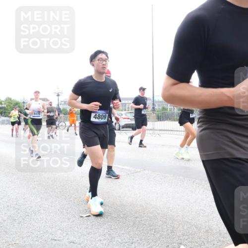 29.06.2025 - hella hamburg halbmarathon Lena Gebhardt http://msf.ph/oto/8382699 29.06.2025 10:49:36 Lombardsbrücke 16436, 15064, 8470, 4809, 1040, 1041, 1525, 1625, 1805, 1888, 2067, 2212, 2395, 2466, 2527, 2541, 2668, 2713, 2862, 2927, 2997, 3070, 3183, 3232, 3383, 3943, 4403, 4525, 4527, 4589, 4769, 4809, 5076, 5106, 5118, 5463, 5552, 5694, 6191, 6694, 6979, 6989, 7301, 7305, 7339, 7366, 7650, 7679, 7931, 7936, 8065, 8549, 9162, 9245, 9261, 10033, 10038, 10130, 10333, 10403, 10479, 10704, 10782, 10785, 11031, 11558, 11631, 12124, 12388, 13764, 14545, 14692 meine-sportfotos.de