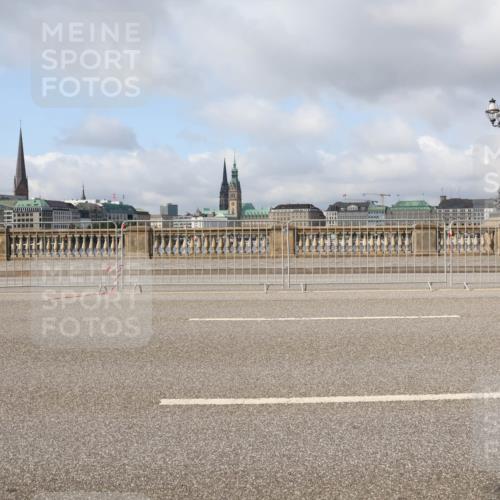 29.06.2025 - hella hamburg halbmarathon Lena Gebhardt http://msf.ph/oto/8382709 29.06.2025 08:52:25 Lombardsbrücke  meine-sportfotos.de
