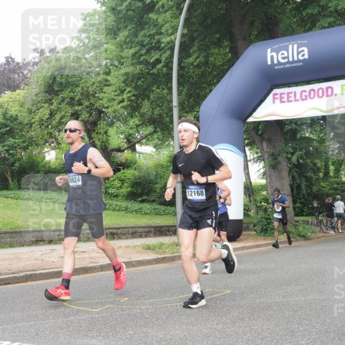 29.06.2025 - hella hamburg halbmarathon KatJ http://msf.ph/oto/8382711 29.06.2025 10:25:26 Zwischen KM18-KM19 1385, 2399, 3959, 5961, 6915, 7152, 7154 meine-sportfotos.de