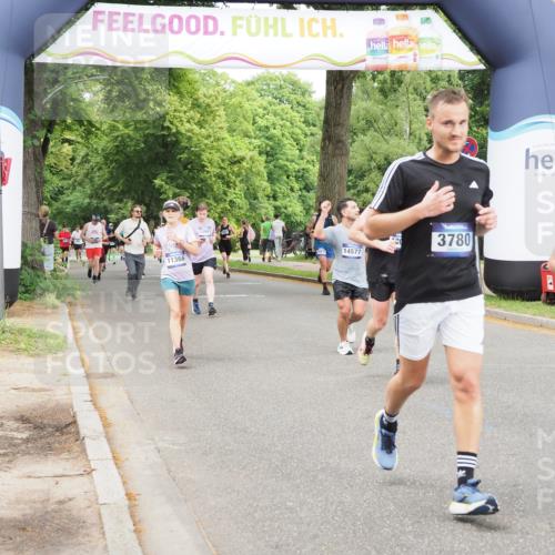 29.06.2025 - hella hamburg halbmarathon MichiJ http://msf.ph/oto/8382742 29.06.2025 10:46:45 Zwischen KM18-KM19 2426, 3780, 6327, 9741, 9985, 11366, 11937, 13993, 14471, 14577, 17304, 18063 meine-sportfotos.de