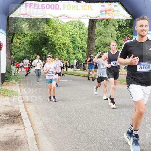 29.06.2025 - hella hamburg halbmarathon MichiJ http://msf.ph/oto/8382777 29.06.2025 10:46:45 Zwischen KM18-KM19 2426, 3780, 6327, 9741, 9985, 11366, 11937, 13993, 14471, 14577, 17304, 18063 meine-sportfotos.de