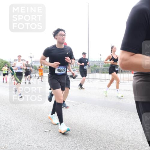29.06.2025 - hella hamburg halbmarathon Lena Gebhardt http://msf.ph/oto/8382782 29.06.2025 10:49:36 Lombardsbrücke 15064, 7301, 18470, 4809, 260, 1040, 1041, 1525, 1625, 1805, 1888, 2067, 2212, 2395, 2466, 2527, 2541, 2668, 2713, 2862, 2927, 2997, 3070, 3183, 3232, 3383, 3943, 4403, 4525, 4527, 4589, 4769, 4809, 5076, 5106, 5118, 5463, 5552, 5694, 6191, 6694, 6979, 6989, 7301, 7305, 7339, 7366, 7650, 7679, 7931, 7936, 8065, 8549, 9162, 9245, 9261, 10033, 10038, 10130, 10333, 10403, 10479, 10704, 10782, 10785, 11031, 11558, 11631, 12124, 12388, 13764, 14545, 14692 meine-sportfotos.de