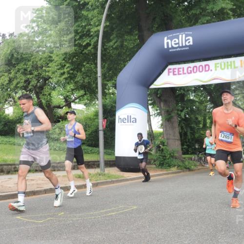 29.06.2025 - hella hamburg halbmarathon KatJ http://msf.ph/oto/8382825 29.06.2025 10:25:27 Zwischen KM18-KM19 1385, 3959, 5315, 5961, 6915, 7152, 7154 meine-sportfotos.de