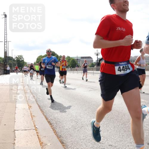 29.06.2025 - hella hamburg halbmarathon Lena Gebhardt http://msf.ph/oto/8382827 29.06.2025 10:15:38 Lombardsbrücke 4466, 6376, 4494, 4492, 1440, 1524, 2110, 2720, 2989, 3167, 3417, 3650, 4007, 4466, 4492, 4494, 5069, 5271, 5739, 5986, 6317, 6376, 6576, 7452, 7809, 7810, 7941, 7942, 8256, 8746, 8885, 9192, 9307, 9423, 9657, 9675, 9847, 9997, 10108, 10608, 10775, 10858, 11774, 11783, 12427, 12457, 12469, 12521, 13179, 13197, 13453, 13500, 13818, 13951, 14413, 14423, 14550, 14552, 15150, 15307, 15740 meine-sportfotos.de