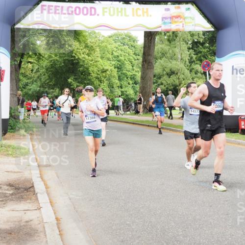 29.06.2025 - hella hamburg halbmarathon MichiJ http://msf.ph/oto/8382836 29.06.2025 10:46:45 Zwischen KM18-KM19 2426, 3780, 6327, 9741, 9985, 11366, 11937, 13993, 14471, 14577, 17304, 18063 meine-sportfotos.de