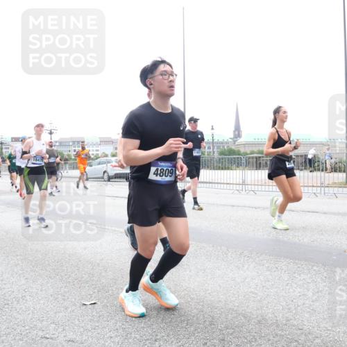 29.06.2025 - hella hamburg halbmarathon Lena Gebhardt http://msf.ph/oto/8382843 29.06.2025 10:49:36 Lombardsbrücke 17089, 17089, 7301, 18470, 4809, 1163, 1040, 1041, 1525, 1625, 1805, 1888, 2067, 2212, 2395, 2466, 2527, 2541, 2668, 2713, 2862, 2927, 2997, 3070, 3183, 3232, 3383, 3943, 4403, 4525, 4527, 4589, 4769, 4809, 5076, 5106, 5118, 5463, 5552, 5694, 6191, 6694, 6979, 6989, 7301, 7305, 7339, 7366, 7650, 7679, 7931, 7936, 8065, 8549, 9162, 9245, 9261, 10033, 10038, 10130, 10333, 10403, 10479, 10704, 10782, 10785, 11031, 11558, 11631, 12124, 12388, 13764, 14545, 14692 meine-sportfotos.de