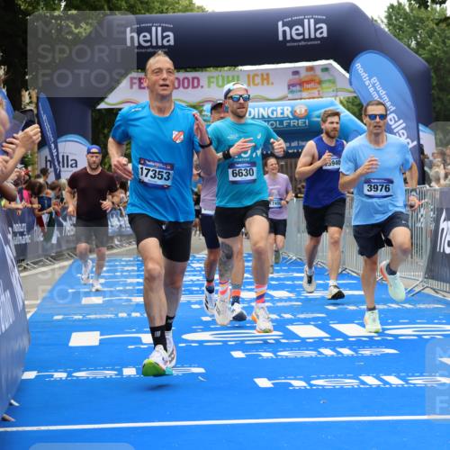 29.06.2025 - hella hamburg halbmarathon Strokosch-Dieckow http://msf.ph/oto/8382848 29.06.2025 10:46:46 Ziel 1942, 3976, 4091, 6630, 11858, 13940, 14541, 15900, 16175, 17172, 17353, 17492, 17669, 17743, 17865, 17892, 19105, 19128 meine-sportfotos.de