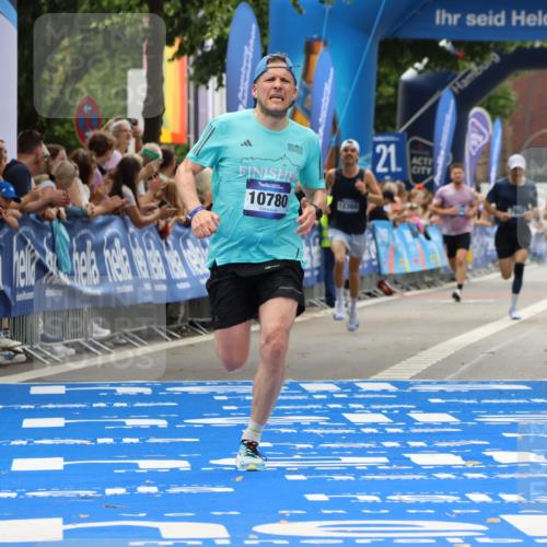 29.06.2025 - hella hamburg halbmarathon Strokosch-Dieckow http://msf.ph/oto/8382894 29.06.2025 10:23:46 Ziel 5301, 6699, 7963, 9151, 9447, 10780, 12360 meine-sportfotos.de