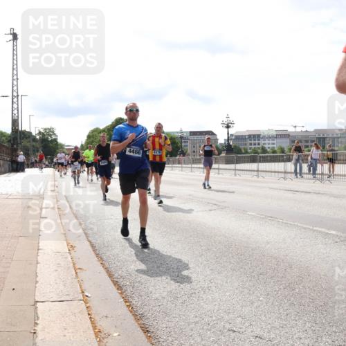 29.06.2025 - hella hamburg halbmarathon Lena Gebhardt http://msf.ph/oto/8382918 29.06.2025 10:15:39 Lombardsbrücke 4466, 6376, 15307, 1440, 1524, 2110, 2720, 2989, 3167, 3417, 3650, 4007, 4466, 4492, 4494, 5069, 5271, 5739, 5986, 6317, 6376, 6576, 7452, 7809, 7810, 7941, 7942, 8256, 8746, 8885, 9192, 9307, 9423, 9657, 9675, 9847, 9997, 10108, 10608, 10775, 10858, 11303, 11478, 11774, 11783, 12427, 12457, 12469, 12521, 13179, 13197, 13453, 13500, 13818, 13951, 14413, 14423, 14550, 14552, 15150, 15307, 15740 meine-sportfotos.de
