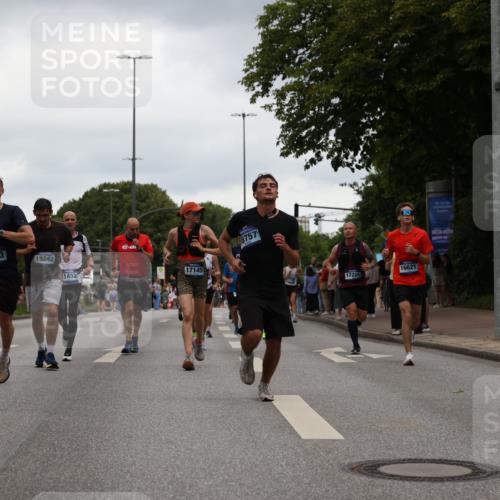 29.06.2025 - hella hamburg halbmarathon Yannick Fuchs http://msf.ph/oto/8382949 29.06.2025 10:55:03 20KM 1188, 1414, 1453, 1823, 2426, 2661, 3698, 5379, 5602, 5603, 5775, 6201, 6674, 6708, 6757, 6921, 7006, 7250, 7306, 7759, 7761, 8177, 8483, 8662, 9020, 9021, 9071, 9611, 9984, 10295, 11623, 11702, 11782, 12377, 12789, 12908, 13459, 13516, 13558, 15269, 16621, 17145, 17181, 17226, 17951, 18133, 18757, 19117, 19146, 19242 meine-sportfotos.de