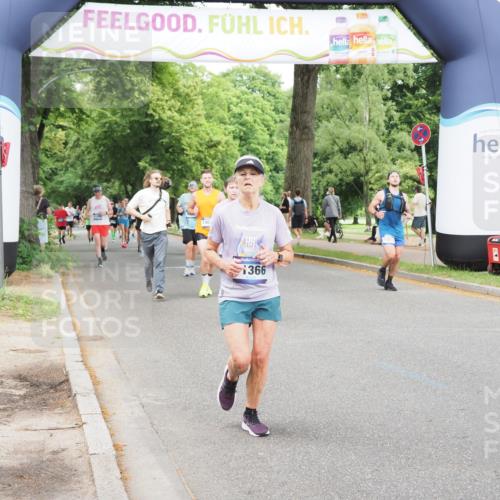 29.06.2025 - hella hamburg halbmarathon MichiJ http://msf.ph/oto/8382952 29.06.2025 10:46:47 Zwischen KM18-KM19 3780, 6327, 8481, 9741, 10271, 11366, 11937, 13993, 14471, 14577, 17304, 18063 meine-sportfotos.de