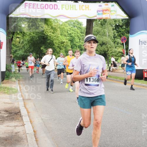29.06.2025 - hella hamburg halbmarathon MichiJ http://msf.ph/oto/8382987 29.06.2025 10:46:47 Zwischen KM18-KM19 3780, 6327, 8481, 9741, 10271, 11366, 11937, 13993, 14471, 14577, 17304, 18063 meine-sportfotos.de