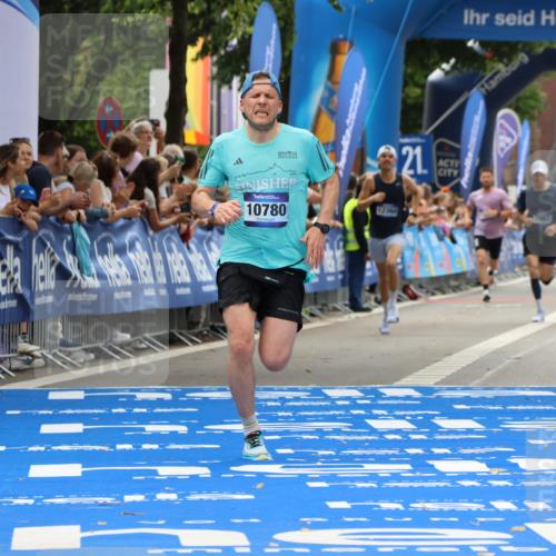 29.06.2025 - hella hamburg halbmarathon Strokosch-Dieckow http://msf.ph/oto/8383001 29.06.2025 10:23:46 Ziel 5301, 6699, 7963, 9151, 9447, 10780, 12360 meine-sportfotos.de