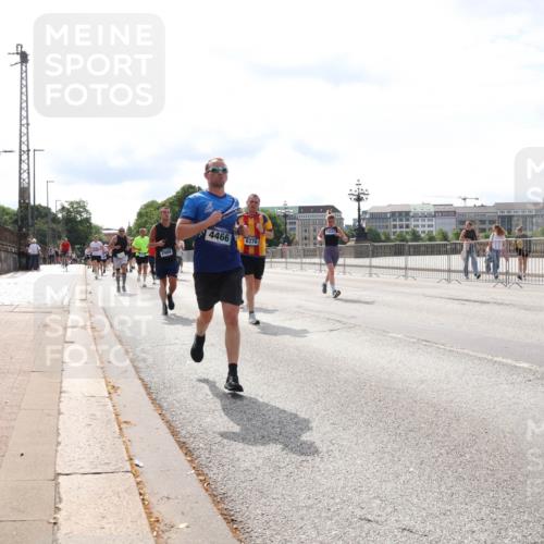 29.06.2025 - hella hamburg halbmarathon Lena Gebhardt http://msf.ph/oto/8383021 29.06.2025 10:15:39 Lombardsbrücke 2989, 4466, 6376, 15307, 1440, 1524, 2110, 2720, 2989, 3167, 3417, 3650, 4007, 4466, 4492, 4494, 5069, 5271, 5739, 5986, 6317, 6376, 6576, 7452, 7809, 7810, 7941, 7942, 8256, 8746, 8885, 9192, 9307, 9423, 9657, 9675, 9847, 9997, 10108, 10608, 10775, 10858, 11303, 11478, 11774, 11783, 12427, 12457, 12469, 12521, 13179, 13197, 13453, 13500, 13818, 13951, 14413, 14423, 14550, 14552, 15150, 15307, 15740 meine-sportfotos.de