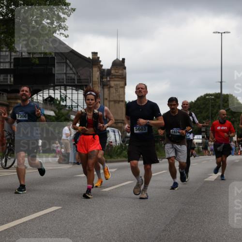 29.06.2025 - hella hamburg halbmarathon Yannick Fuchs http://msf.ph/oto/8383024 29.06.2025 10:55:04 20KM 1188, 1453, 1823, 2426, 2661, 3698, 5379, 5602, 5603, 5613, 5775, 6201, 6674, 6708, 6757, 6921, 7006, 7250, 7306, 7759, 7761, 8177, 8483, 8662, 9020, 9021, 9071, 9611, 9984, 10295, 11702, 12377, 12789, 12908, 13459, 13516, 13558, 15269, 16621, 17145, 17181, 17226, 17951, 18133, 18757, 19117, 19146, 19242 meine-sportfotos.de