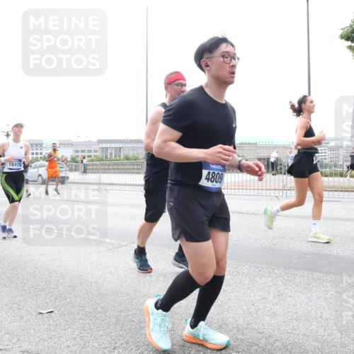 29.06.2025 - hella hamburg halbmarathon Lena Gebhardt http://msf.ph/oto/8383044 29.06.2025 10:49:36 Lombardsbrücke 18470, 7301, 4809, 1040, 1041, 1525, 1625, 1805, 1888, 2067, 2212, 2395, 2466, 2527, 2541, 2668, 2713, 2862, 2927, 2997, 3070, 3183, 3232, 3383, 3943, 4403, 4525, 4527, 4589, 4769, 4809, 5076, 5106, 5118, 5463, 5552, 5694, 6191, 6694, 6979, 6989, 7301, 7305, 7339, 7366, 7650, 7679, 7931, 7936, 8065, 8549, 9162, 9245, 9261, 10033, 10038, 10130, 10333, 10403, 10479, 10704, 10782, 10785, 11031, 11558, 11631, 12124, 12388, 13764, 14545, 14692 meine-sportfotos.de