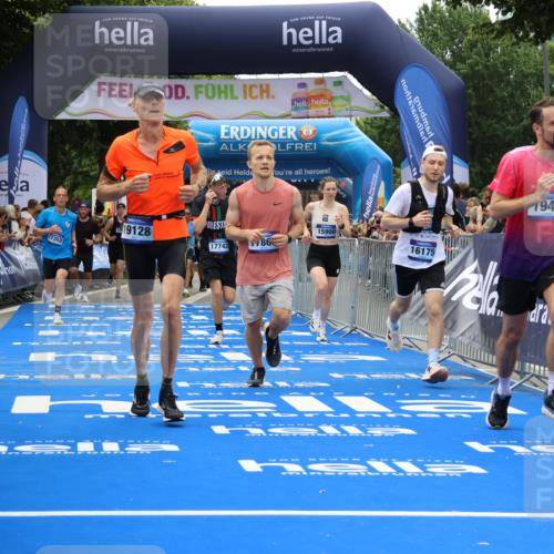 29.06.2025 - hella hamburg halbmarathon Strokosch-Dieckow http://msf.ph/oto/8383070 29.06.2025 10:46:41 Ziel 1920, 1942, 3976, 6630, 9051, 11858, 13525, 13554, 13940, 14541, 15026, 15133, 15714, 15900, 16175, 17353, 17669, 17743, 17865, 18297, 19128 meine-sportfotos.de