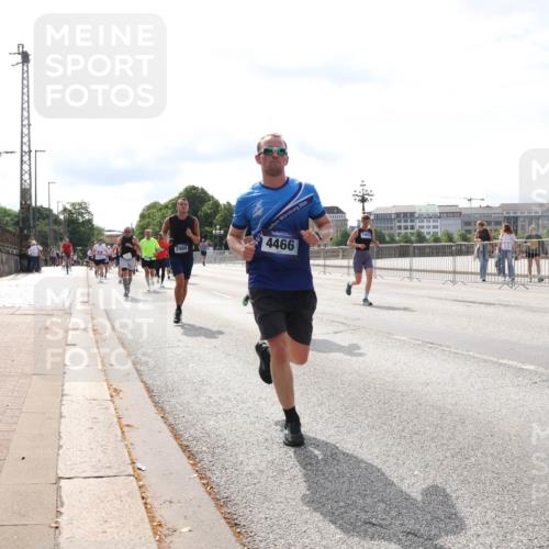29.06.2025 - hella hamburg halbmarathon Lena Gebhardt http://msf.ph/oto/8383090 29.06.2025 10:15:39 Lombardsbrücke 2024, 4466, 1440, 1524, 2110, 2720, 2989, 3167, 3417, 3650, 4007, 4466, 4492, 4494, 5069, 5271, 5739, 5986, 6317, 6376, 6576, 7452, 7809, 7810, 7941, 7942, 8256, 8746, 8885, 9192, 9307, 9423, 9657, 9675, 9847, 9997, 10108, 10608, 10775, 10858, 11303, 11478, 11774, 11783, 12427, 12457, 12469, 12521, 13179, 13197, 13453, 13500, 13818, 13951, 14413, 14423, 14550, 14552, 15150, 15307, 15740 meine-sportfotos.de