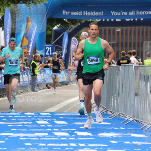 29.06.2025 - hella hamburg halbmarathon Strokosch-Dieckow http://msf.ph/oto/8383106 29.06.2025 10:23:44 Ziel 5301, 6699, 7834, 9151, 9447, 10780 meine-sportfotos.de