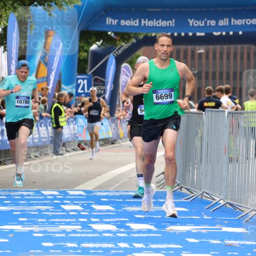 29.06.2025 - hella hamburg halbmarathon Strokosch-Dieckow http://msf.ph/oto/8383119 29.06.2025 10:23:44 Ziel 5301, 6699, 7834, 9151, 9447, 10780 meine-sportfotos.de