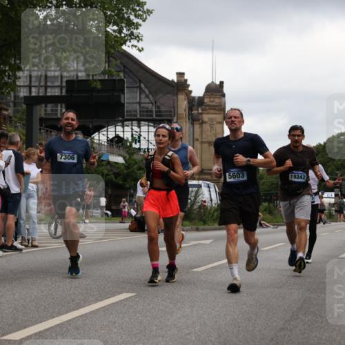 29.06.2025 - hella hamburg halbmarathon Yannick Fuchs http://msf.ph/oto/8383127 29.06.2025 10:55:04 20KM 1188, 1453, 1823, 2426, 2661, 3698, 5379, 5602, 5603, 5613, 5775, 6201, 6674, 6708, 6757, 6921, 7006, 7250, 7306, 7759, 7761, 8177, 8483, 8662, 9020, 9021, 9071, 9611, 9984, 10295, 11702, 12377, 12789, 12908, 13459, 13516, 13558, 15269, 16621, 17145, 17181, 17226, 17951, 18133, 18757, 19117, 19146, 19242 meine-sportfotos.de