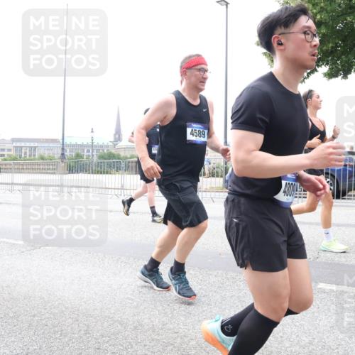 29.06.2025 - hella hamburg halbmarathon Lena Gebhardt http://msf.ph/oto/8383146 29.06.2025 10:49:37 Lombardsbrücke 18470, 116, 4589, 4809, 1040, 1041, 1525, 1625, 1805, 1888, 2067, 2212, 2395, 2466, 2527, 2541, 2668, 2862, 2927, 2997, 3070, 3183, 3232, 3383, 3943, 4403, 4525, 4527, 4589, 4769, 4809, 4870, 5076, 5106, 5463, 5552, 5694, 6191, 6694, 6989, 7301, 7305, 7339, 7366, 7650, 7679, 7931, 7936, 8065, 8549, 9015, 9162, 9245, 9261, 10033, 10038, 10130, 10333, 10403, 10479, 10683, 10704, 10782, 10785, 11558, 11631, 12124, 12388, 13764, 14545, 14692 meine-sportfotos.de