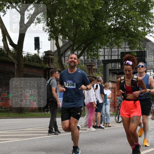 29.06.2025 - hella hamburg halbmarathon Yannick Fuchs http://msf.ph/oto/8383192 29.06.2025 10:55:05 20KM 1188, 1453, 1823, 2426, 2661, 3698, 5379, 5602, 5603, 5613, 5775, 6201, 6674, 6708, 6921, 7006, 7250, 7306, 7759, 7761, 8177, 8483, 8662, 9020, 9021, 9071, 9611, 9984, 10295, 10882, 12377, 12789, 12908, 13459, 13516, 13558, 16621, 17145, 17181, 17226, 17670, 17951, 18133, 18757, 19117, 19146, 19242 meine-sportfotos.de