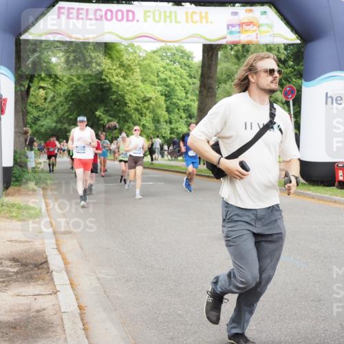 29.06.2025 - hella hamburg halbmarathon MichiJ http://msf.ph/oto/8383213 29.06.2025 10:46:50 Zwischen KM18-KM19 3780, 6327, 8481, 8531, 9741, 10271, 11366, 13993, 14471, 14577, 14631, 15269, 18063, 18624 meine-sportfotos.de