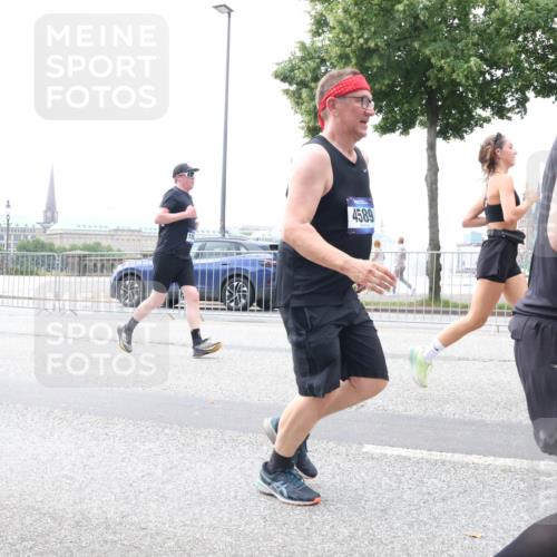 29.06.2025 - hella hamburg halbmarathon Lena Gebhardt http://msf.ph/oto/8383222 29.06.2025 10:49:37 Lombardsbrücke 4589, 1040, 1041, 1525, 1625, 1805, 1888, 2067, 2212, 2395, 2466, 2527, 2541, 2668, 2862, 2927, 2997, 3070, 3183, 3232, 3383, 3943, 4403, 4525, 4527, 4589, 4769, 4809, 4870, 5076, 5106, 5463, 5552, 5694, 6191, 6694, 6989, 7301, 7305, 7339, 7366, 7650, 7679, 7931, 7936, 8065, 8549, 9015, 9162, 9245, 9261, 10033, 10038, 10130, 10333, 10403, 10479, 10683, 10704, 10782, 10785, 11558, 11631, 12124, 12388, 13764, 14545, 14692 meine-sportfotos.de