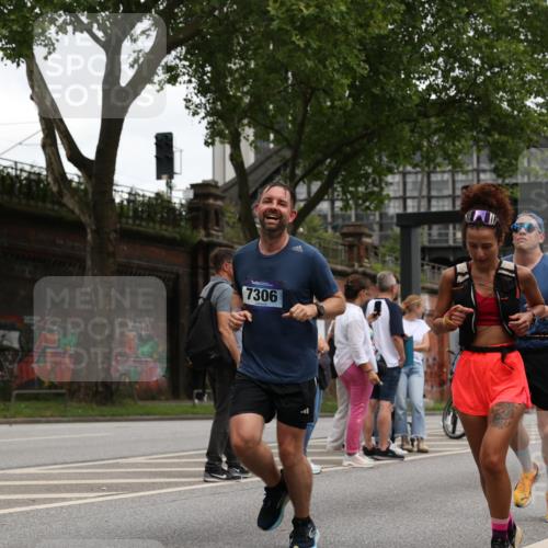 29.06.2025 - hella hamburg halbmarathon Yannick Fuchs http://msf.ph/oto/8383231 29.06.2025 10:55:05 20KM 1188, 1453, 1823, 2426, 2661, 3698, 5379, 5602, 5603, 5613, 5775, 6201, 6674, 6708, 6921, 7006, 7250, 7306, 7759, 7761, 8177, 8483, 8662, 9020, 9021, 9071, 9611, 9984, 10295, 10882, 12377, 12789, 12908, 13459, 13516, 13558, 16621, 17145, 17181, 17226, 17670, 17951, 18133, 18757, 19117, 19146, 19242 meine-sportfotos.de